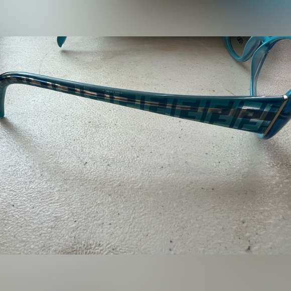 Fendi F935 440 51□16 135 100% Authentic Ice Blue Oval Glasses with Case - Picture 3 of 8